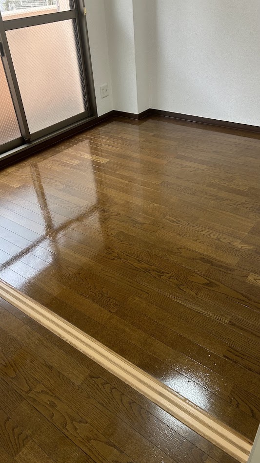 フローリングのワックス塗布